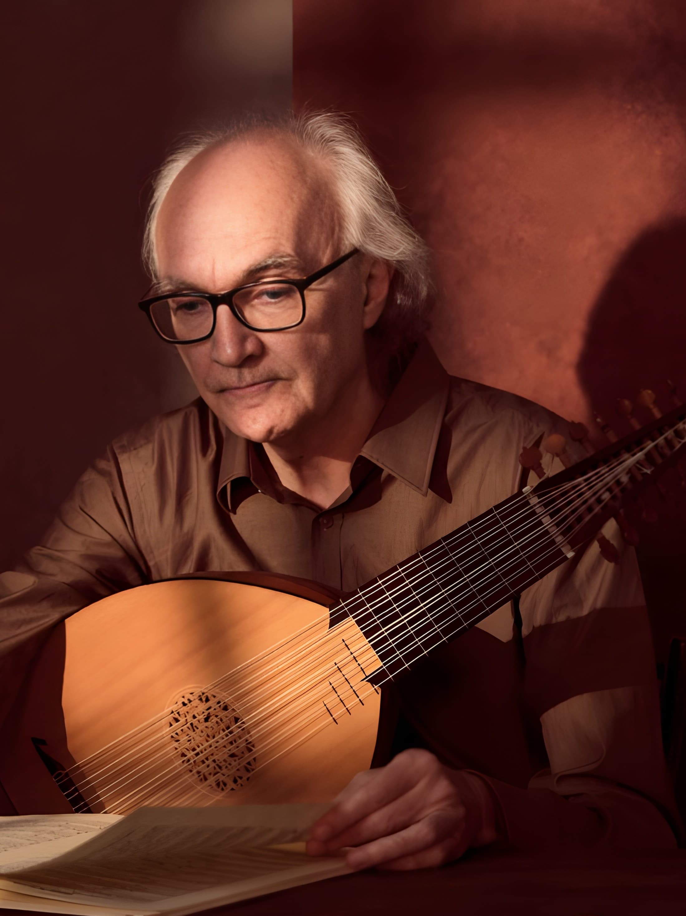 Andreas Martin tocando el laúd